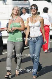 09.06.2006 Silverstone, England,  Girls in the paddock - Formula 1 World Championship, Rd 8, British Grand Prix, Friday
