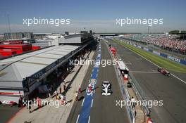 10.06.2006 Silverstone, England,  Jacques Villeneuve (CDN), BMW Sauber F1 Team, F1.06 and Vitantonio Liuzzi (ITA), Scuderia Toro Rosso, STR01  - Formula 1 World Championship, Rd 8, British Grand Prix, Saturday Practice