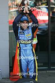 10.06.2006 Silverstone, England,  Fernando Alonso (ESP), Renault F1 Team, celebrates pole position - Formula 1 World Championship, Rd 8, British Grand Prix, Saturday Qualifying