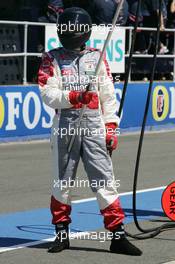 10.06.2006 Silverstone, England,  Midland MF1 Racing, Lollipop man - Formula 1 World Championship, Rd 8, British Grand Prix, Saturday Qualifying