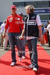 11.06.2006 Silverstone, England,  Michael Schumacher (GER), Scuderia Ferrari, Nick Heidfeld (GER), BMW Sauber F1 Team - Formula 1 World Championship, Rd 8, British Grand Prix, Sunday