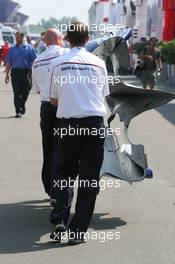 08.06.2006 Silverstone, England,  BMW-Sauber F1 team members carry bodywork to the garage - Formula 1 World Championship, Rd 8, British Grand Prix, Thursday
