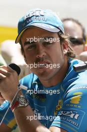 08.06.2006 Silverstone, England,  Fernando Alonso (ESP), Renault F1 Team - Formula 1 World Championship, Rd 8, British Grand Prix, Thursday
