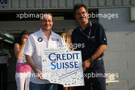 08.06.2006 Silverstone, England,  Jacques Villeneuve (CDN), BMW Sauber F1 Team recives a rear wing end plate from Dr. Mario Theissen (GER), BMW Sauber F1 Team, BMW Motorsport Director which has been signed by the team - Formula 1 World Championship, Rd 8, British Grand Prix, Thursday
