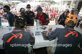 28.07.2006 Hockenheim, Germany,  Christijan Albers (NED), Midland MF1 Racing, Tiago Monteiro (POR), Midland MF1 Racing, autograph session - Formula 1 World Championship, Rd 12, German Grand Prix, Friday