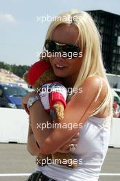 30.07.2006 Hockenheim, Germany,  Cora Schumacher (GER), Wife of Ralf Schumacher with the bear mascot of Toyota - Formula 1 World Championship, Rd 12, German Grand Prix, Sunday Pre-Race Grid