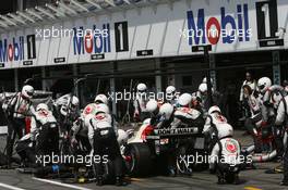 30.07.2006 Hockenheim, Germany,  PIT STOP - Jenson Button (GBR), Honda Racing F1 Team - Formula 1 World Championship, Rd 12, German Grand Prix, Sunday Race
