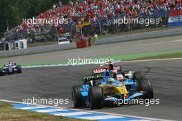 30.07.2006 Hockenheim, Germany,  Fernando Alonso (ESP), Renault F1 Team, R26, Rubens Barrichello (BRA), Honda Racing F1 Team, RA106 - Formula 1 World Championship, Rd 12, German Grand Prix, Sunday Race