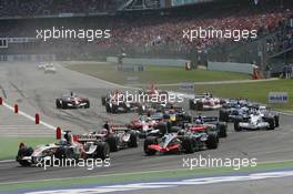 30.07.2006 Hockenheim, Germany,  Start, Jenson Button (GBR), Honda Racing F1 Team, RA106, Pedro de la Rosa (ESP), McLaren Mercedes, MP4-21, Rubens Barrichello (BRA), Honda Racing F1 Team, RA106 - Formula 1 World Championship, Rd 12, German Grand Prix, Sunday Race