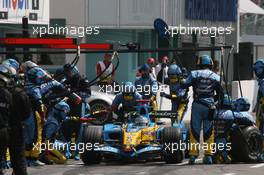 30.07.2006 Hockenheim, Germany,  PIT STOP - Fernando Alonso (ESP), Renault F1 Team - Formula 1 World Championship, Rd 12, German Grand Prix, Sunday Race