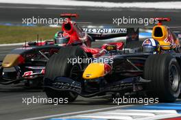 30.07.2006 Hockenheim, Germany,  David Coulthard (GBR), Red Bull Racing RB2 and Vitantonio Liuzzi (ITA), Scuderia Toro Rosso STR 01, fighting for position - Formula 1 World Championship, Rd 12, German Grand Prix, Sunday Race