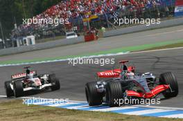 30.07.2006 Hockenheim, Germany,  Kimi Raikkonen (FIN), Räikkönen, McLaren Mercedes, MP4-21 and Jenson Button (GBR), Honda Racing F1 Team, RA106 - Formula 1 World Championship, Rd 12, German Grand Prix, Sunday Race