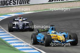 30.07.2006 Hockenheim, Germany,  Giancarlo Fisichella (ITA), Renault F1 Team, R26, Mark Webber (AUS), Williams F1 Team, FW28 Cosworth - Formula 1 World Championship, Rd 12, German Grand Prix, Sunday Race