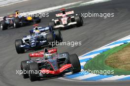 30.07.2006 Hockenheim, Germany,  Pedro de la Rosa (ESP), McLaren Mercedes, MP4-21, Mark Webber (AUS), Williams F1 Team, FW28 Cosworth - Formula 1 World Championship, Rd 12, German Grand Prix, Sunday Race