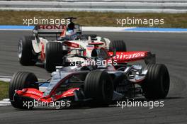 30.07.2006 Hockenheim, Germany,  Kimi Raikkonen (FIN), Räikkönen, McLaren Mercedes, MP4-21 leads Jenson Button (GBR), Honda Racing F1 Team, RA106 - Formula 1 World Championship, Rd 12, German Grand Prix, Sunday Race