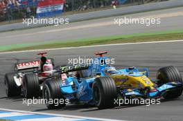 30.07.2006 Hockenheim, Germany,  Fernando Alonso (ESP), Renault F1 Team, R26, Rubens Barrichello (BRA), Honda Racing F1 Team, RA106 - Formula 1 World Championship, Rd 12, German Grand Prix, Sunday Race