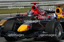 30.07.2006 Hockenheim, Germany,  David Coulthard (GBR), Red Bull Racing RB2 and Vitantonio Liuzzi (ITA), Scuderia Toro Rosso STR 01, fighting for position - Formula 1 World Championship, Rd 12, German Grand Prix, Sunday Race