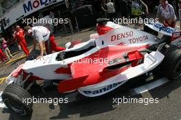 29.07.2006 Hockenheim, Germany,  Car of Jarno Trulli (ITA), Toyota Racing after putting out the fire - gets pushed back to the garage - Formula 1 World Championship, Rd 12, German Grand Prix, Saturday Practice