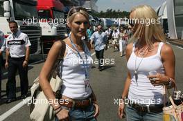 30.07.2006 Hockenheim, Germany,  Sine Beckmann and Cora Schumacher (GER), Wife of Ralf Schumacher - Formula 1 World Championship, Rd 12, German Grand Prix, Sunday