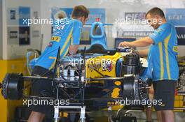 27.07.2006 Hockenheim, Germany,  Renault F1 Team, R26, is prepared for the weekend - Formula 1 World Championship, Rd 12, German Grand Prix, Thursday