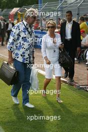 26.07.2006 Mannheim, Germany,  "Spiel des Herzens" - Willi Weber (GER), Driver Manager and Corina Schumacher (GER), Corinna, Wife of Michael Schumacher - F1 Superstars (Michael Schumacher) plays against the RTL-Superstars, Charity, RTL Stiftung "Kinder in Not", UNESCO - Formula 1 World Championship, Rd 12, German Grand Prix, Wednesday