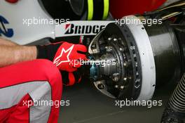 08.09.2006 Monza, Italy,  Toyota Racing, Mechanic works on TF106 - Formula 1 World Championship, Rd 15, Italian Grand Prix, Friday Practice