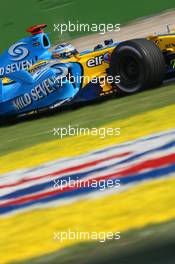 08.09.2006 Monza, Italy,  Fernando Alonso (ESP), Renault F1 Team, R26 - Formula 1 World Championship, Rd 15, Italian Grand Prix, Friday Practice