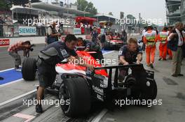 08.09.2006 Monza, Italy,  Christijan Albers (NED), Midland MF1 Racing, Pitlane, Box, Garage - Formula 1 World Championship, Rd 15, Italian Grand Prix, Friday Practice