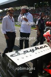 10.09.2006 Monza, Italy,  Michiel Mol (NED), future Director of Formula One Racing, Spyker and Spyker MF1 Racing and Victor R. Muller (NED), Chief Executive Officer of Spyker Cars N.V. and Spyker MF1 Racing - Formula 1 World Championship, Rd 15, Italian Grand Prix, Sunday Pre-Race Grid