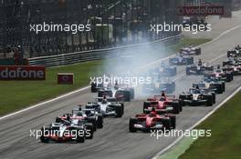 10.09.2006 Monza, Italy,  Start of the race - Kimi Raikkonen (FIN), Räikkönen, McLaren Mercedes, Nick Heidfeld (GER), BMW Sauber F1 Team, Michael Schumacher (GER), Scuderia Ferrari - Formula 1 World Championship, Rd 15, Italian Grand Prix, Saturday Qualifying