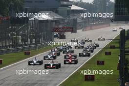 10.09.2006 Monza, Italy,  Start of the race - Kimi Raikkonen (FIN), Räikkönen, McLaren Mercedes, Nick Heidfeld (GER), BMW Sauber F1 Team, Michael Schumacher (GER), Scuderia Ferrari - Formula 1 World Championship, Rd 15, Italian Grand Prix, Saturday Qualifying