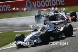 10.09.2006 Monza, Italy,  Nick Heidfeld (GER), BMW Sauber F1 Team, Pedro de la Rosa (ESP), McLaren Mercedes - Formula 1 World Championship, Rd 15, Italian Grand Prix, Sunday Race