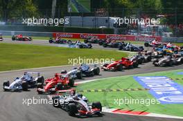 10.09.2006 Monza, Italy,  Start, Kimi Raikkonen (FIN), Räikkönen, McLaren Mercedes, MP4-21, Michael Schumacher (GER), Scuderia Ferrari, 248 F1 and Nick Heidfeld (GER), BMW Sauber F1 Team, F1.06 - Formula 1 World Championship, Rd 15, Italian Grand Prix, Sunday Race