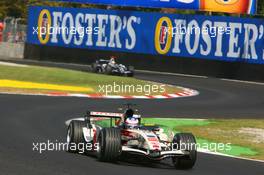 10.09.2006 Monza, Italy,  Jenson Button (GBR), Honda Racing F1 Team, RA106 and Mark Webber (AUS), Williams F1 Team, FW28 Cosworth - Formula 1 World Championship, Rd 15, Italian Grand Prix, Sunday Race