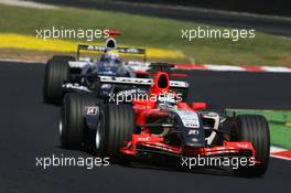 10.09.2006 Monza, Italy,  Christijan Albers (NED), Spyker MF1 Racing, Toyota M16 and Mark Webber (AUS), Williams F1 Team, FW28 Cosworth - Formula 1 World Championship, Rd 15, Italian Grand Prix, Sunday Race