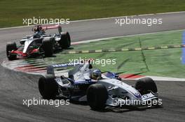 10.09.2006 Monza, Italy,  Nick Heidfeld (GER), BMW Sauber F1 Team, Pedro de la Rosa (ESP), McLaren Mercedes - Formula 1 World Championship, Rd 15, Italian Grand Prix, Sunday Race