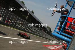 10.09.2006 Monza, Italy,  Winner, Michael Schumacher (GER), Scuderia Ferrari, 248 F1 - Formula 1 World Championship, Rd 15, Italian Grand Prix, Sunday Race