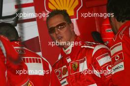 09.09.2006 Monza, Italy,  Michael Schumacher (GER), Scuderia Ferrari, Pitlane, Box, Garage - Formula 1 World Championship, Rd 15, Italian Grand Prix, Saturday Practice
