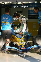09.09.2006 Monza, Italy,  Nelson Piquet Jr (BRA), Piquet Sports  sitting in the F1 car of Renault - Formula 1 World Championship, Rd 15, Italian Grand Prix, Saturday