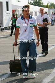 09.09.2006 Monza, Italy,  Fernando Alonso (ESP), Renault F1 Team, arrives at the circuit - Formula 1 World Championship, Rd 15, Italian Grand Prix, Saturday