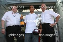 10.09.2006 Monza, Italy,  Lewis Hamilton (GBR) Winner 2006 GP2 Championship, with Norbert Haug (GER), Mercedes, Motorsport chief and Ron Dennis (GBR), McLaren, Team Principal, Chairman - Formula 1 World Championship, Rd 15, Italian Grand Prix, Sunday