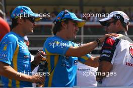 10.09.2006 Monza, Italy,  Giancarlo Fisichella (ITA), Renault F1 Team, Fernando Alonso (ESP), Renault F1 Team and Rubens Barrichello (BRA), Honda Racing F1 Team - Formula 1 World Championship, Rd 15, Italian Grand Prix, Sunday