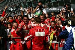 10.09.2006 Monza, Italy,  Michael Schumacher (GER), Scuderia Ferrari, in the backgr. Corina Schumacher (GER), Corinna, Wife of Michael Schumacher and Jean Todt (FRA), Scuderia Ferrari, Teamchief, General Manager, Team Principal - Formula 1 World Championship, Rd 15, Italian Grand Prix, Sunday