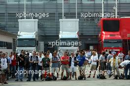 06.09.2006 Monza, Italy,  Photographers and TV wait for Michael Schumacher (GER), Scuderia Ferrari arrives at the track side - Formula 1 World Championship, Rd 15, Italian Grand Prix, Wednesday