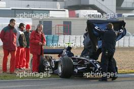 12.01.2006 Jerez, Spain,  Mark Webber (AUS), Williams F1 Team, spinned of the track - Formula One Testing