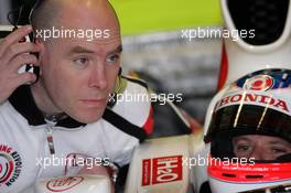 12.01.2006 Jerez, Spain,  Jock Clear (GBR), Honda Racing F1 Team, Senior Race Engineer, talking to Rubens Barrichello (BRA), Honda Racing F1 Team - Formula One Testing
