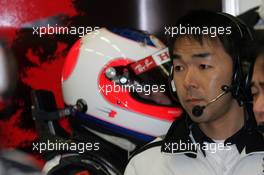 12.01.2006 Jerez, Spain,  Katoh (JAP), Honda race engineer, Rubens Barrichello (BRA), Honda Racing F1 Team - Formula One Testing