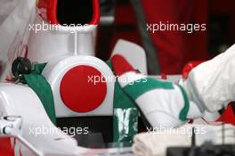 12.01.2006 Jerez, Spain,  Jarno Trulli (ITA), Toyota Racing, green safety belts - Formula One Testing