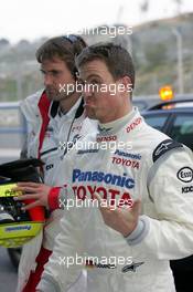10.01.2006 Jerez, Spain,  Ralf Schumacher (GER), Toyota Racing, returns to the pits after he stopped his car on course - Formula One Testing