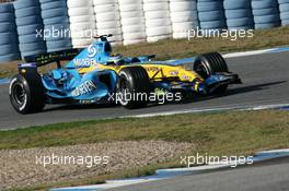 10.01.2006 Jerez, Spain,  Giancarlo Fisichella (ITA), Renault F1 Team, in the new R26 for the season 2006 - Formula One Testing